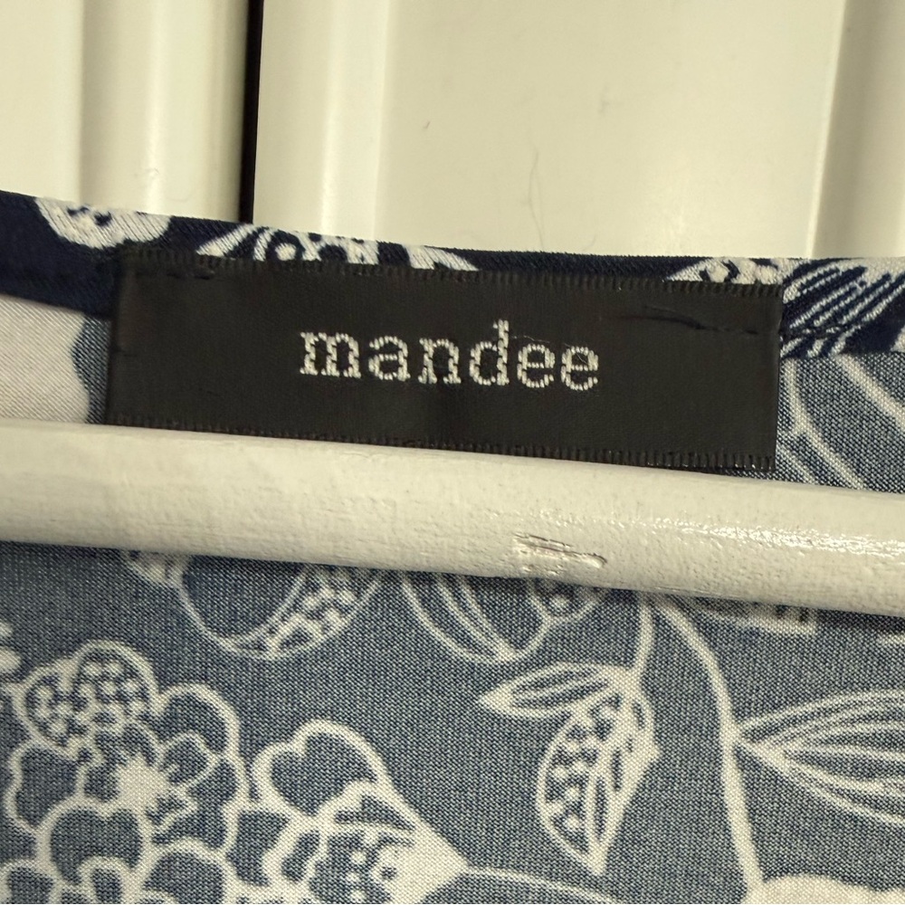 Mandee Size XL Navy w/White Floral Textured Print Blouse Notched V-Neck Keyhole - Picture 2 of 12